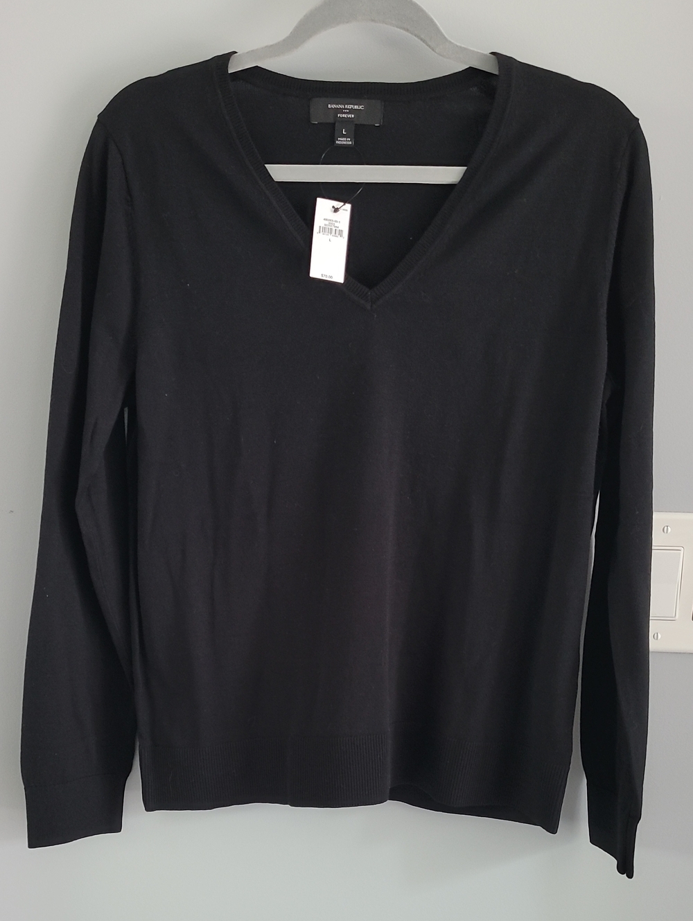 Banana Republic Women's Black V-Neck Sweater